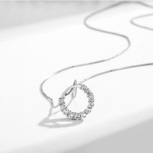 NWT Women's Simple Beautiful Necklace